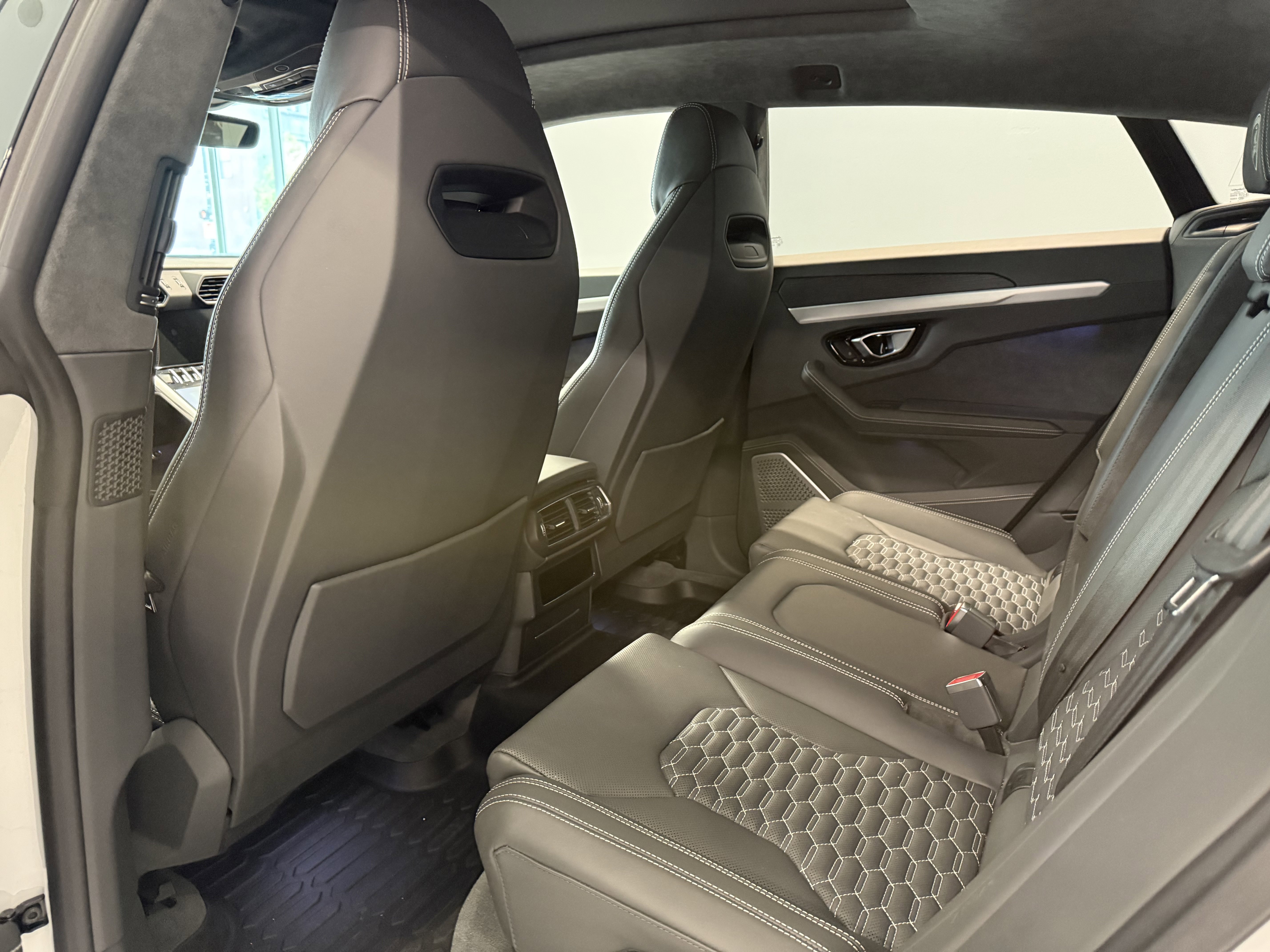 Used 2020 Lamborghini Urus AWD/4WD image 15