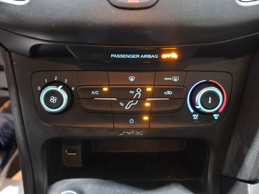 Used 2016 Ford Focus SE FWD image 25