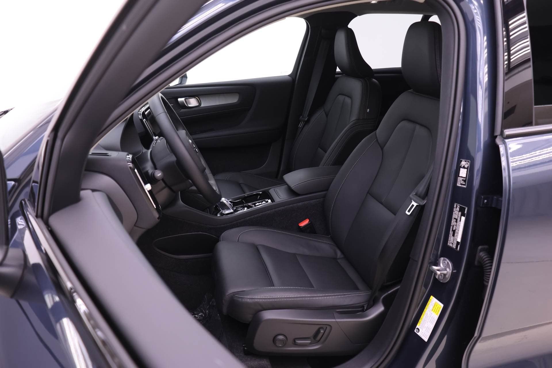 New 2026 Volvo XC40 B5 Ultra w/ Protection Package Premier AWD/4WD image 7