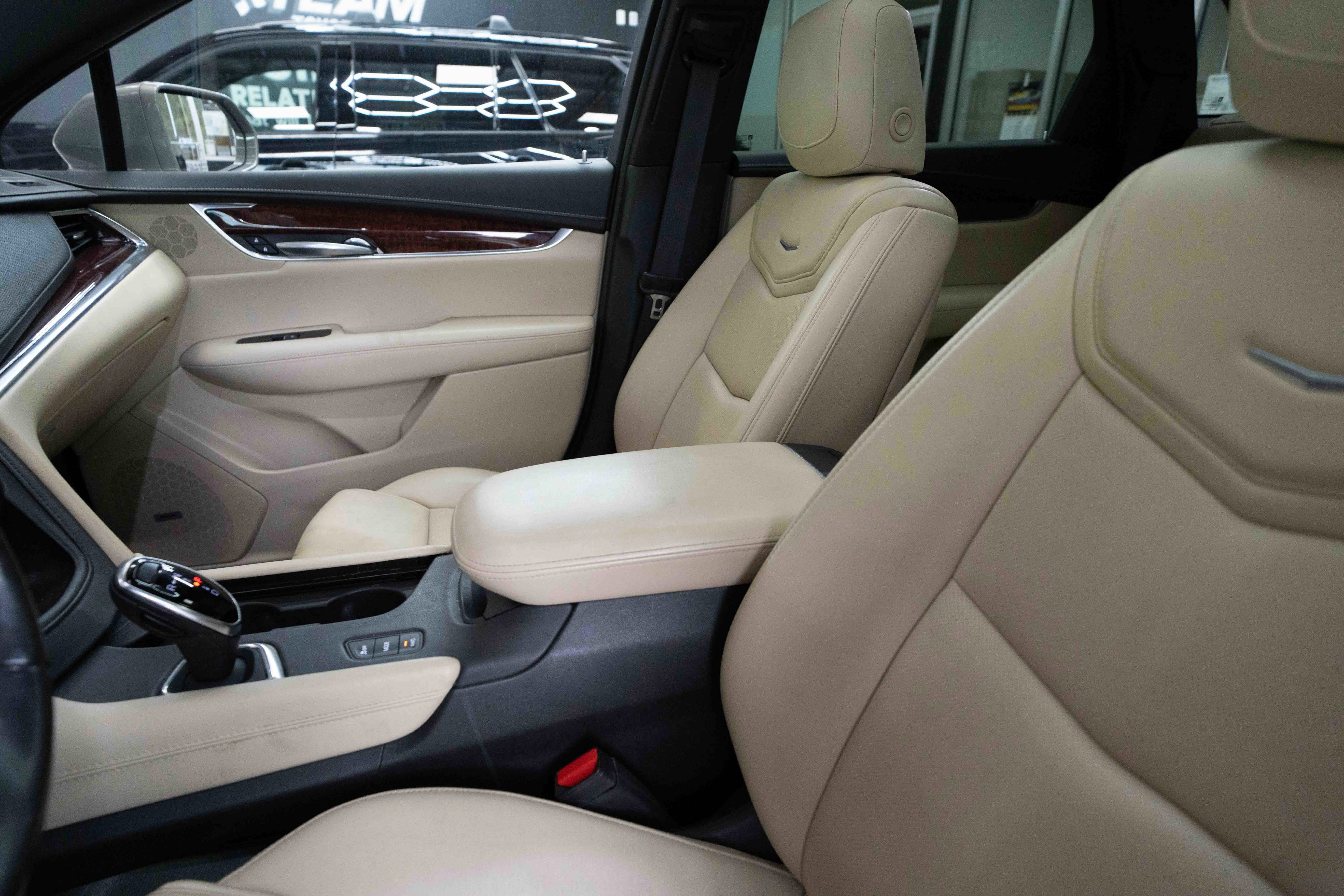 Used 2018 Cadillac XT5 Premium Luxury AWD/4WD image 10