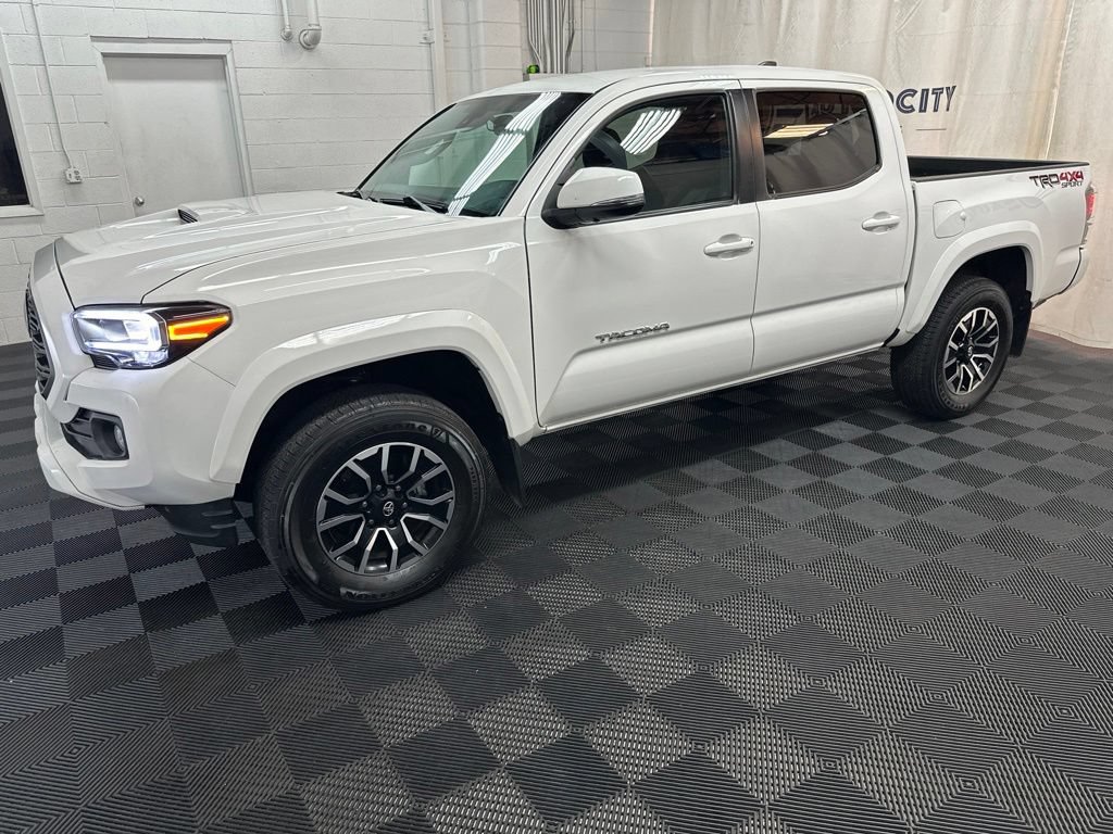 Used 2023 Toyota Tacoma TRD Sport w/ Advanced Technology Package AWD/4WD image 5