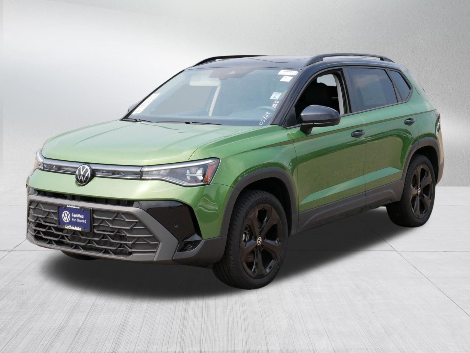 Certified 2025 Volkswagen Taos SE AWD/4WD image 3