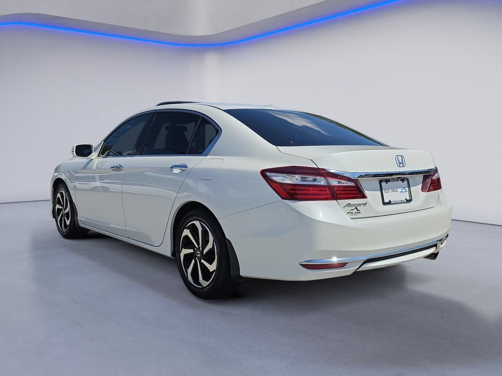 Used 2016 Honda Accord EX image 3