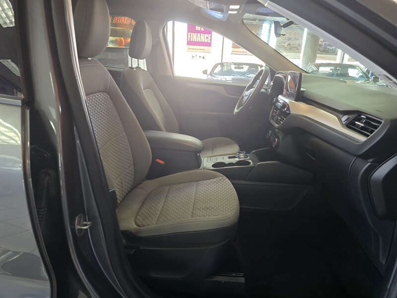Used 2022 Ford Escape SE AWD/4WD image 14