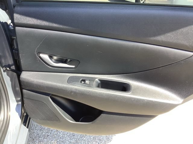 Certified 2024 Hyundai Elantra Blue FWD image 24