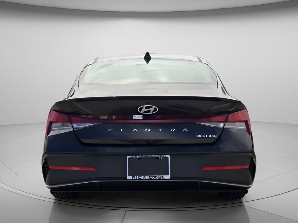 New 2026 Hyundai Elantra SEL Sport Premium FWD image 4