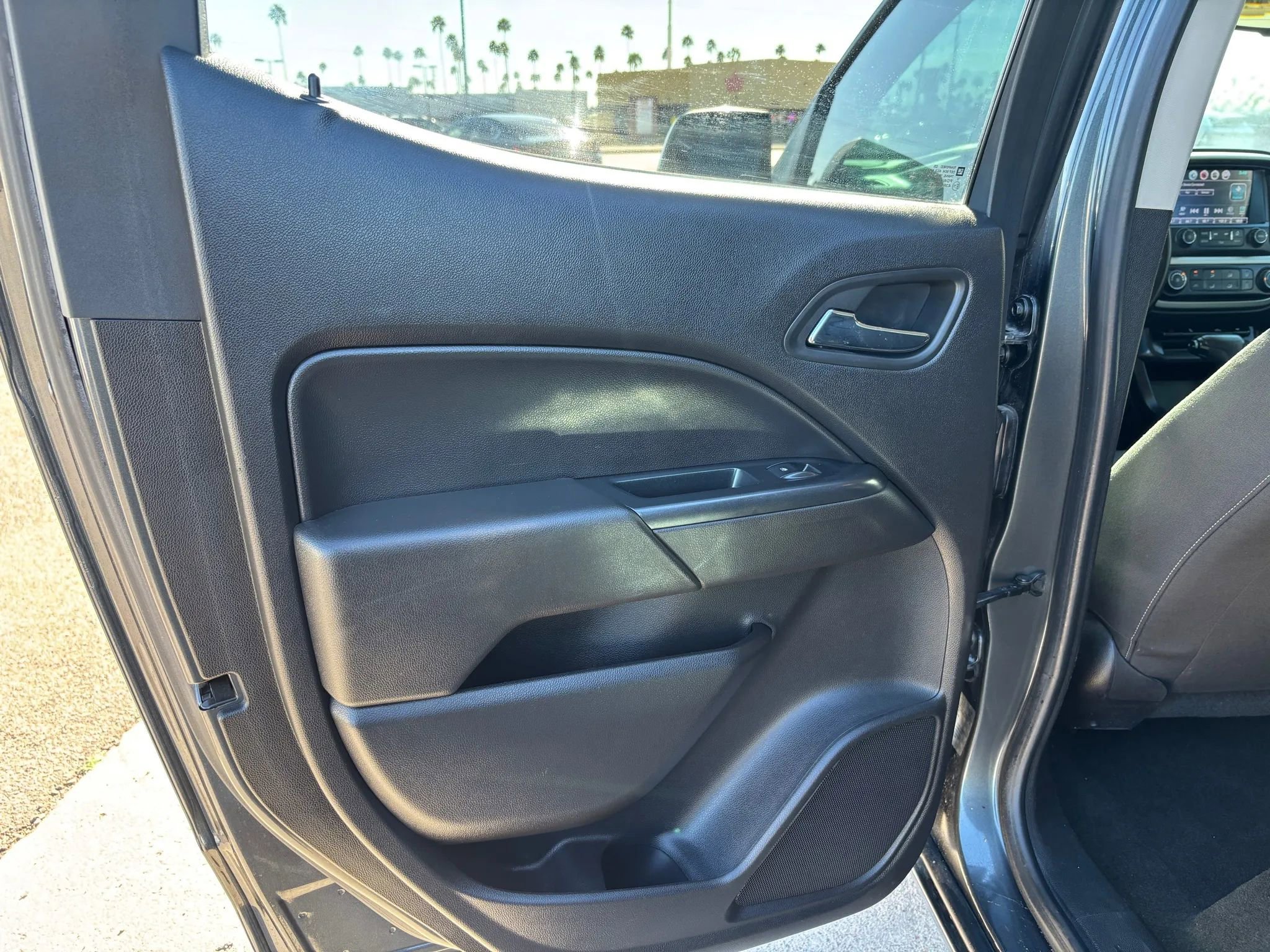 Used 2016 Chevrolet Colorado LT w/ LT Convenience Package RWD image 32