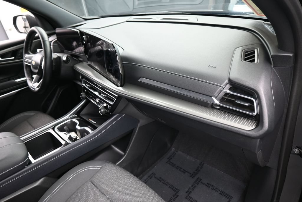 Used 2026 Chevrolet Traverse LT FWD image 44