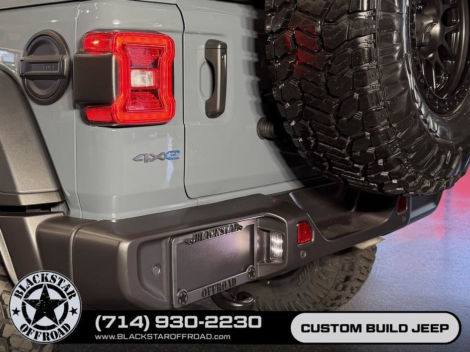 Used 2024 Jeep Wrangler Unlimited w/ Convenience Group AWD/4WD image 17