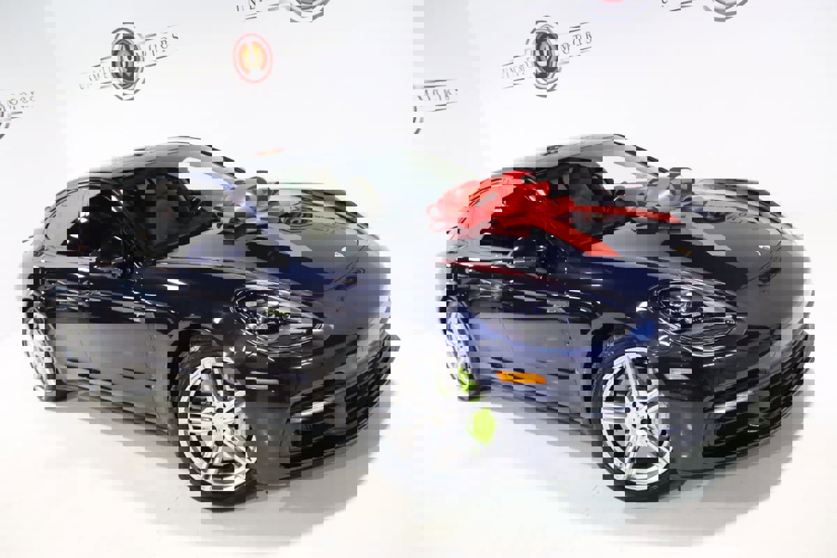 Used 2018 Porsche Panamera 4 image 2