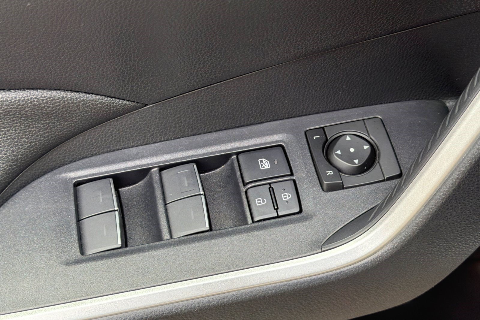 Used 2023 Toyota RAV4 SE w/ Convenience Package AWD/4WD image 13