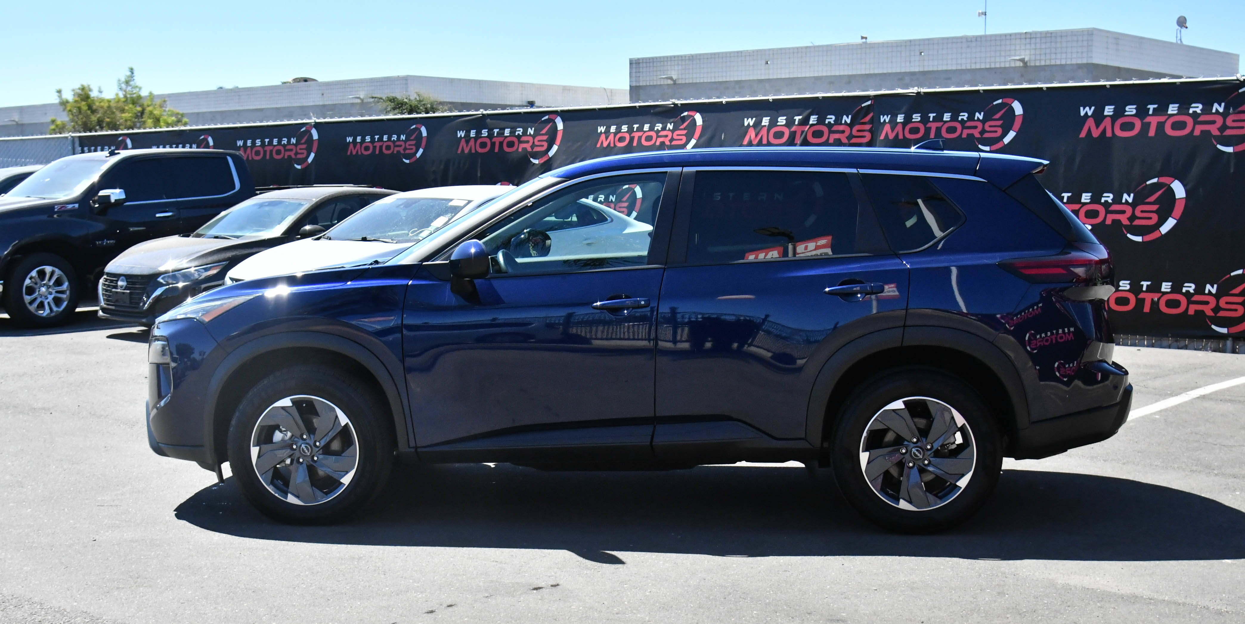 Used 2025 Nissan Rogue SV FWD image 4