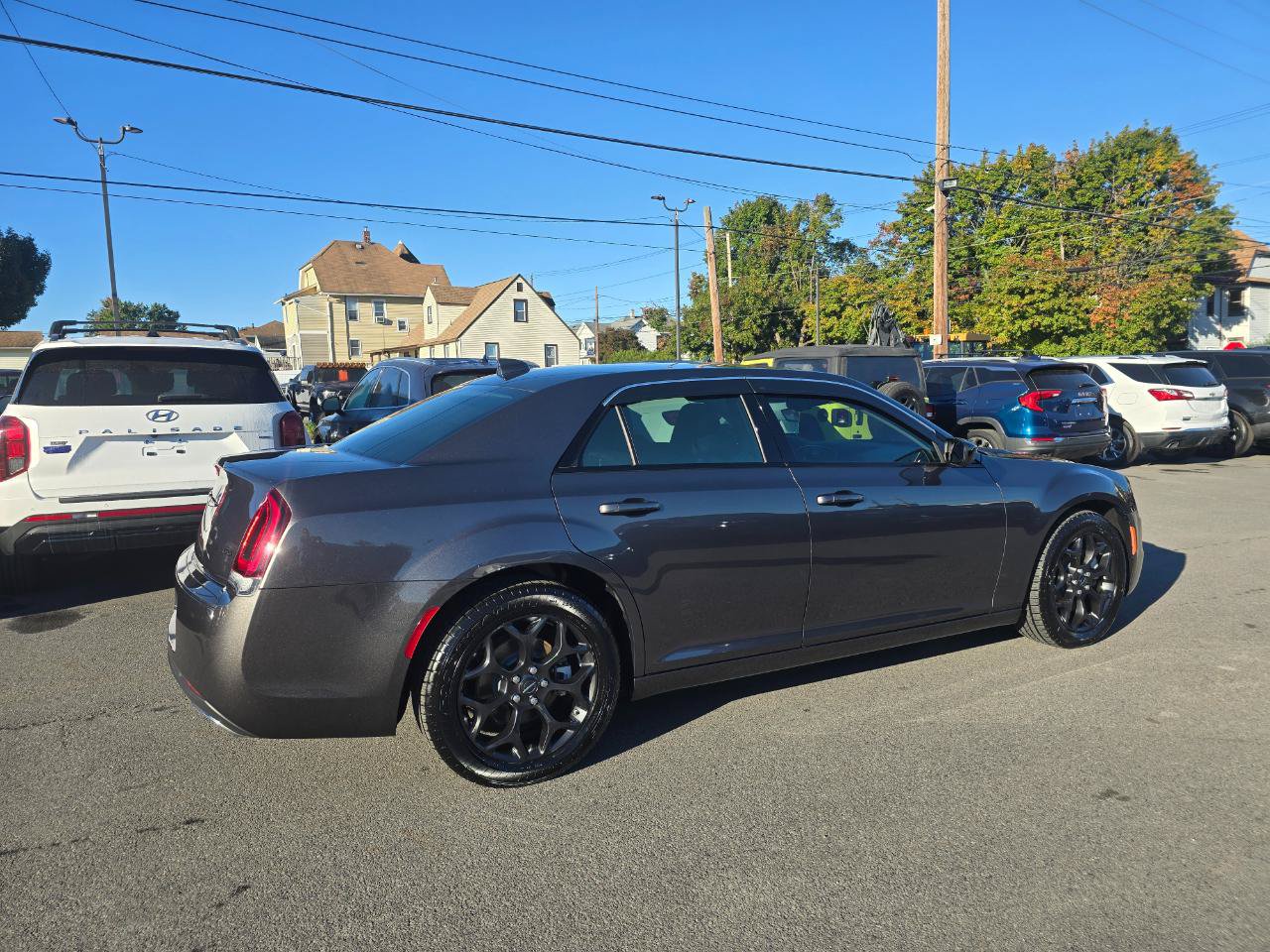 Used 2022 Chrysler 300 Touring w/ Sport Appearance Package AWD/4WD image 5