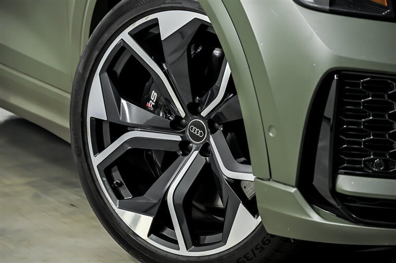 Used 2023 Audi RS Q8 AWD/4WD image 3