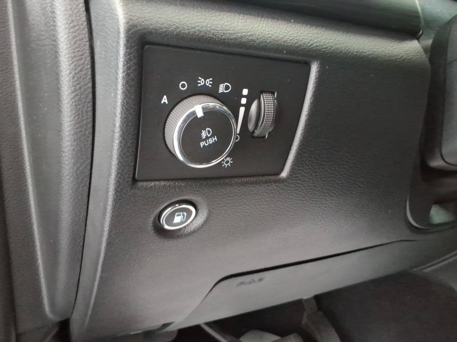 Used 2019 Jeep Grand Cherokee Altitude AWD/4WD image 19
