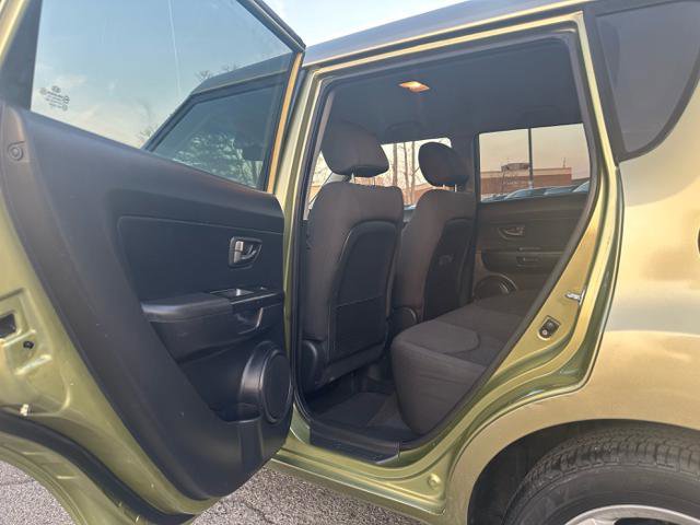 Used 2010 Kia Soul + w/ Audio Pkg FWD image 13