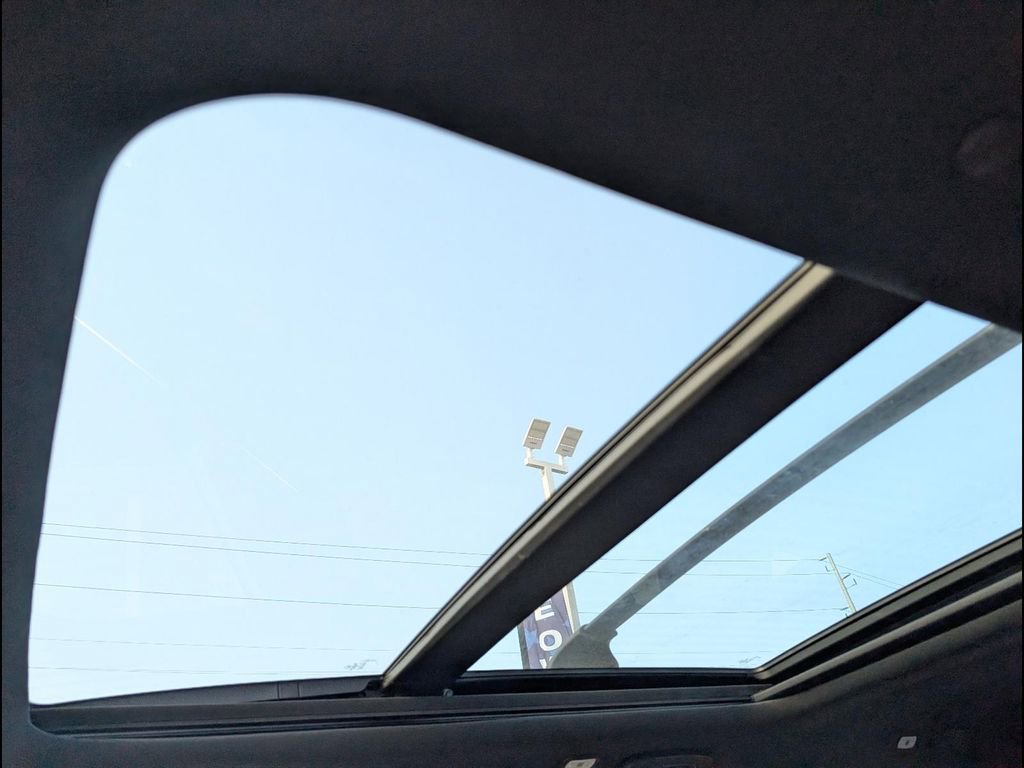 Used 2025 Honda Pilot Black Edition image 9