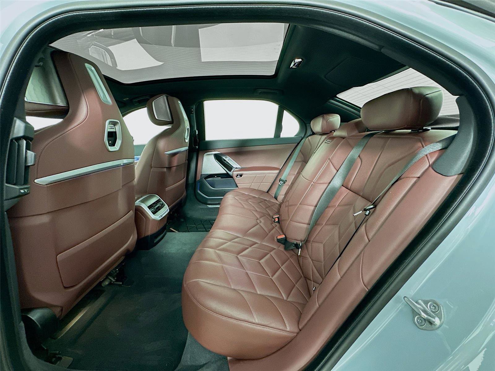 Used 2023 BMW 760i xDrive image 26