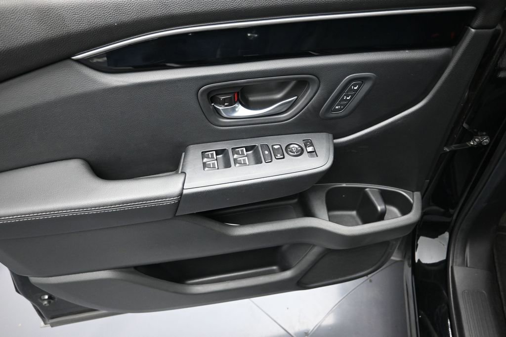 Used 2025 Honda Pilot EX-L image 10