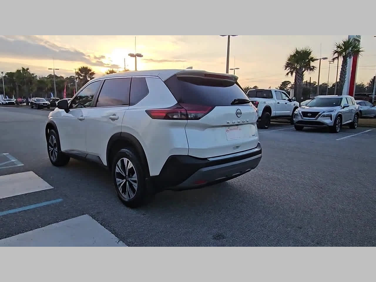 Used 2023 Nissan Rogue SV image 30