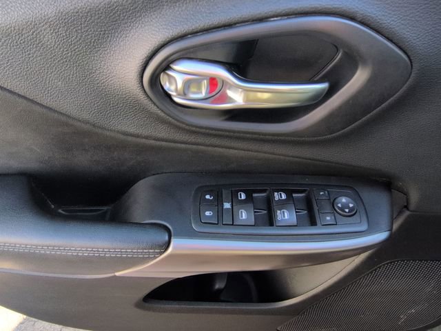 Used 2019 Jeep Cherokee Latitude Plus w/ Cold Weather Group image 24