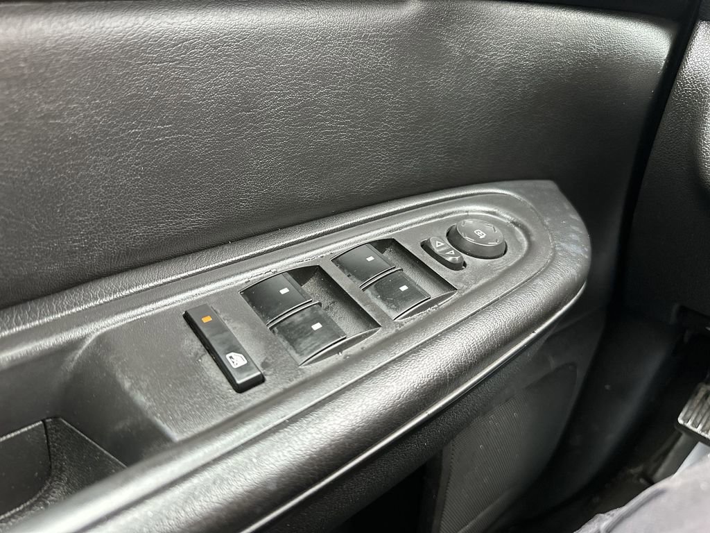 Used 2015 GMC Acadia SLE image 13