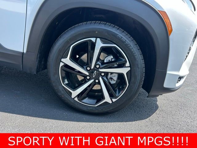 Used 2023 Chevrolet TrailBlazer RS w/ Sun and Liftgate Package image 8