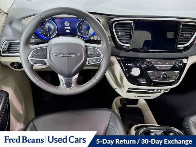 Used 2023 Chrysler Pacifica Touring-L FWD image 22