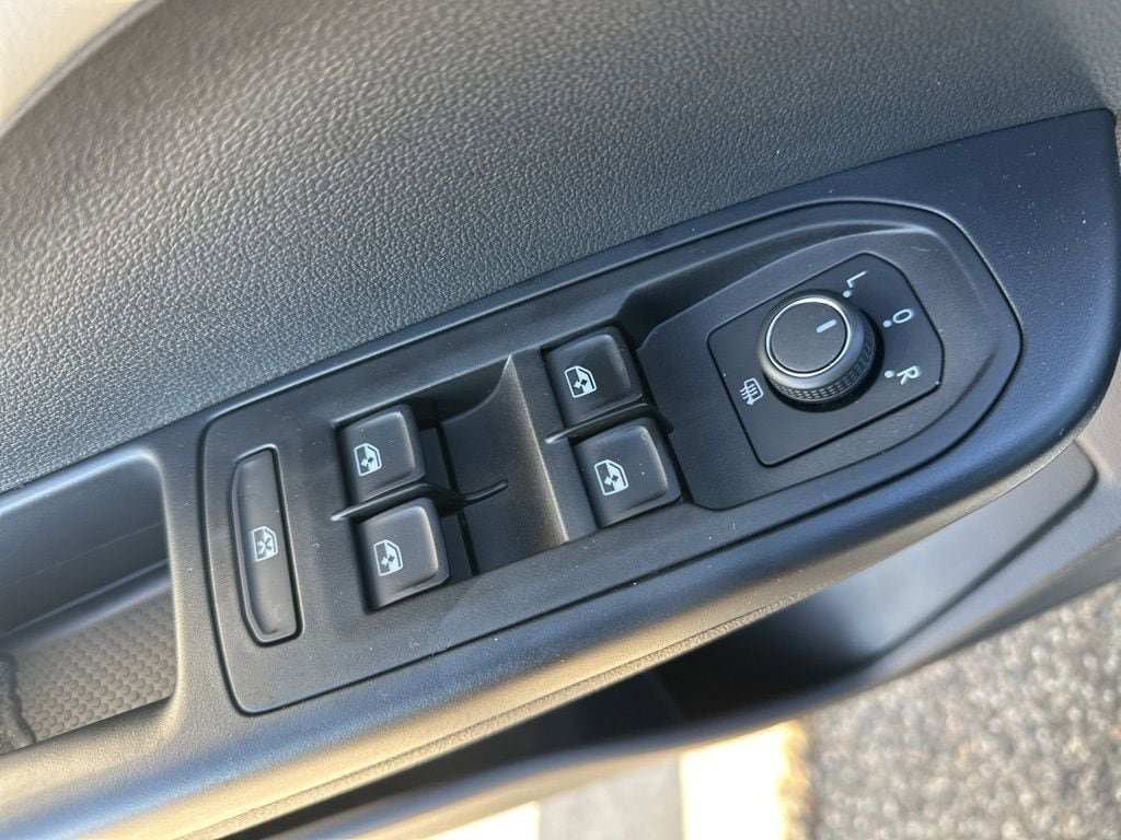 New 2026 Volkswagen Taos SEL image 11
