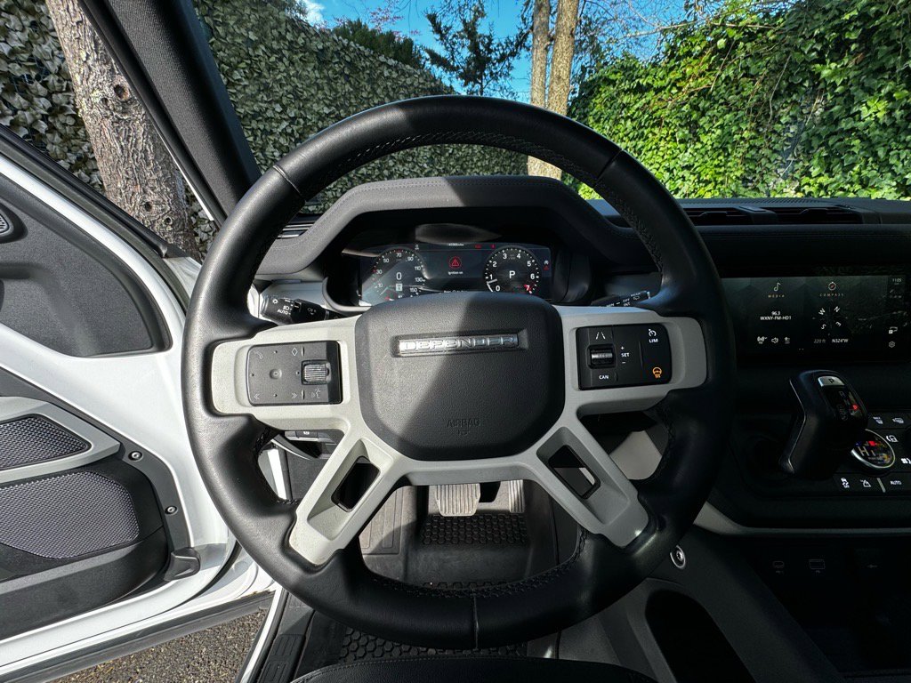 Used 2023 Land Rover Defender 110 S image 10