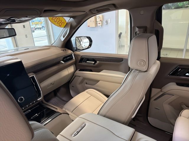 Used 2026 GMC Yukon Denali w/ Sun & Power Step Package image 39