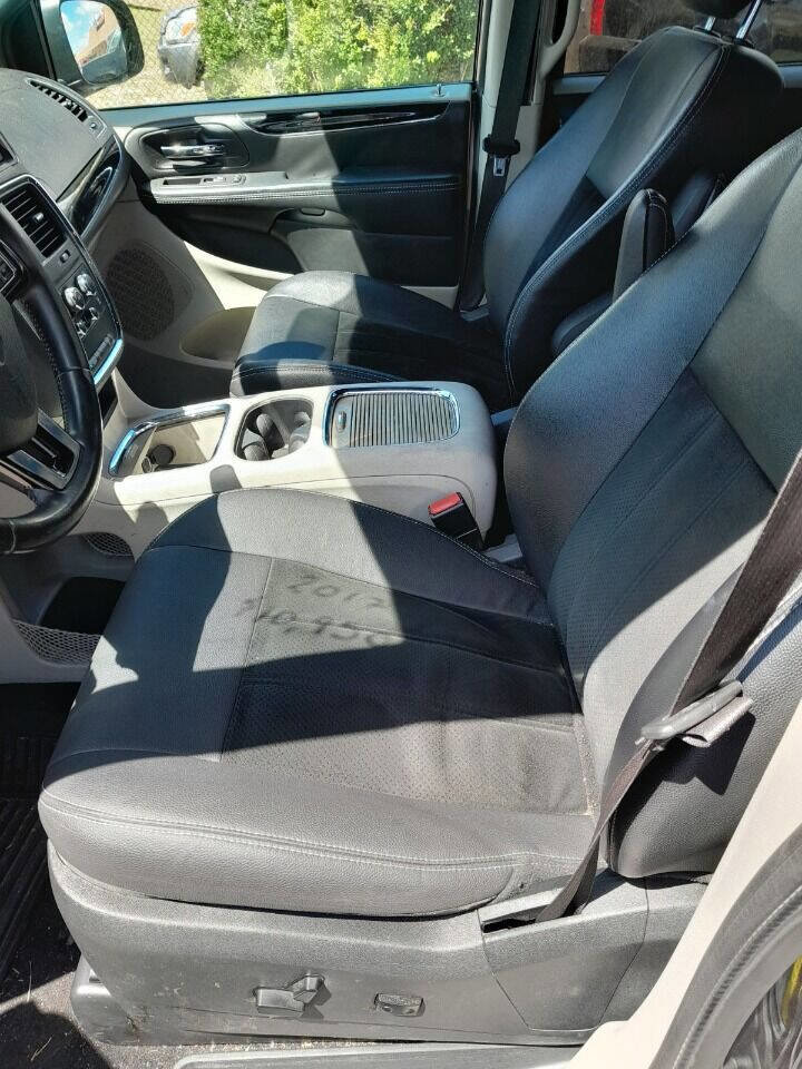 Used 2017 Dodge Grand Caravan SXT image 13
