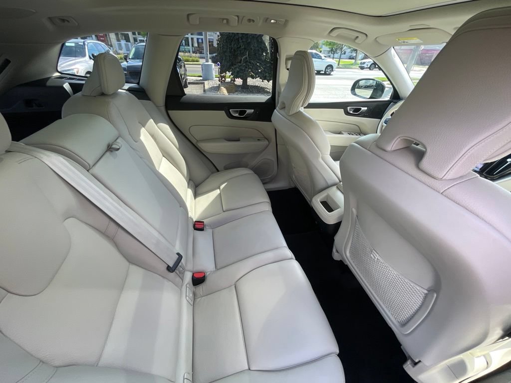 Used 2024 Volvo XC60 B5 Plus w/ Protection Package Premier AWD/4WD image 14