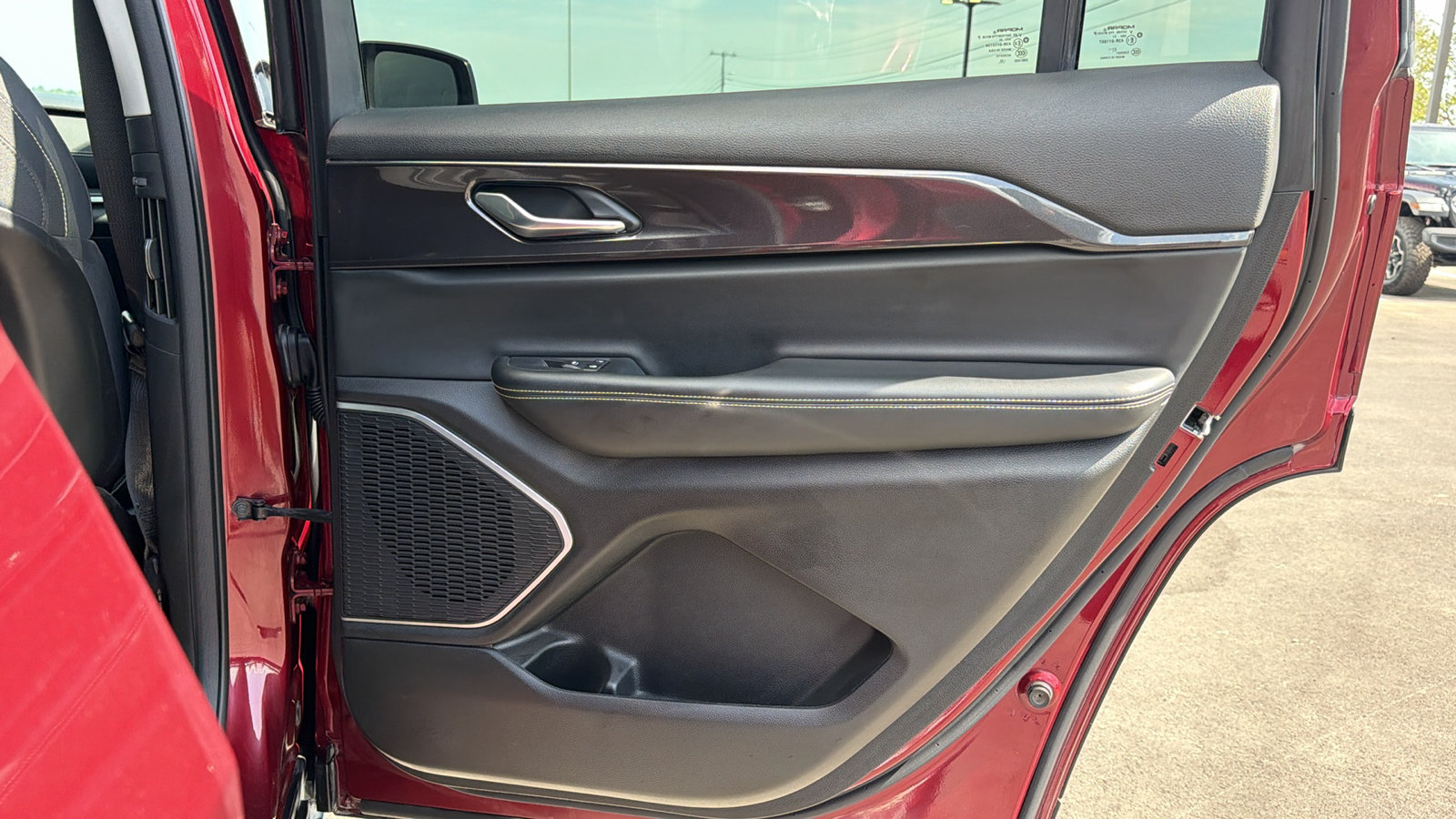 Certified 2022 Jeep Grand Cherokee L Laredo w/ Luxury Tech Group I RWD image 18