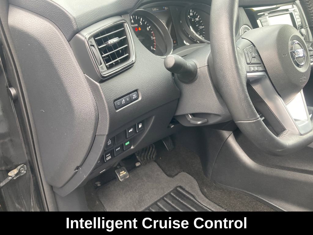 Used 2018 Nissan Rogue SV w/ Premium Package image 17