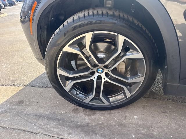 Used 2022 BMW X5 xDrive40i w/ Executive Package AWD/4WD image 11