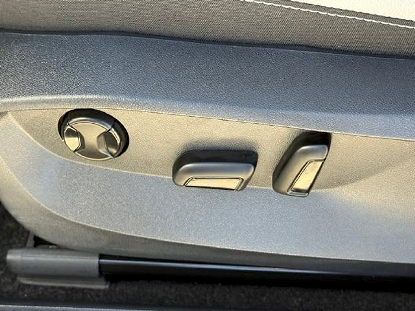 New 2026 Volkswagen Taos SE FWD image 12