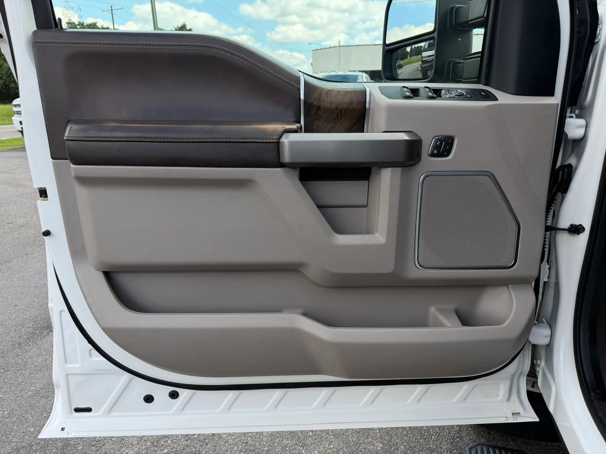 Used 2019 Ford F250 Limited AWD/4WD image 18