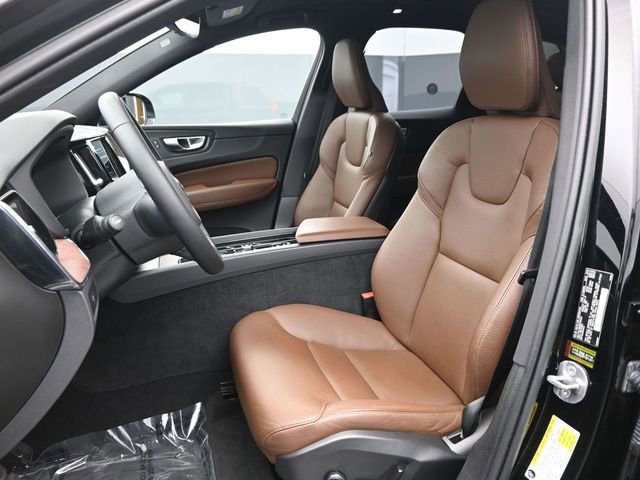 Used 2023 Volvo XC60 B5 Plus w/ Climate Package image 9