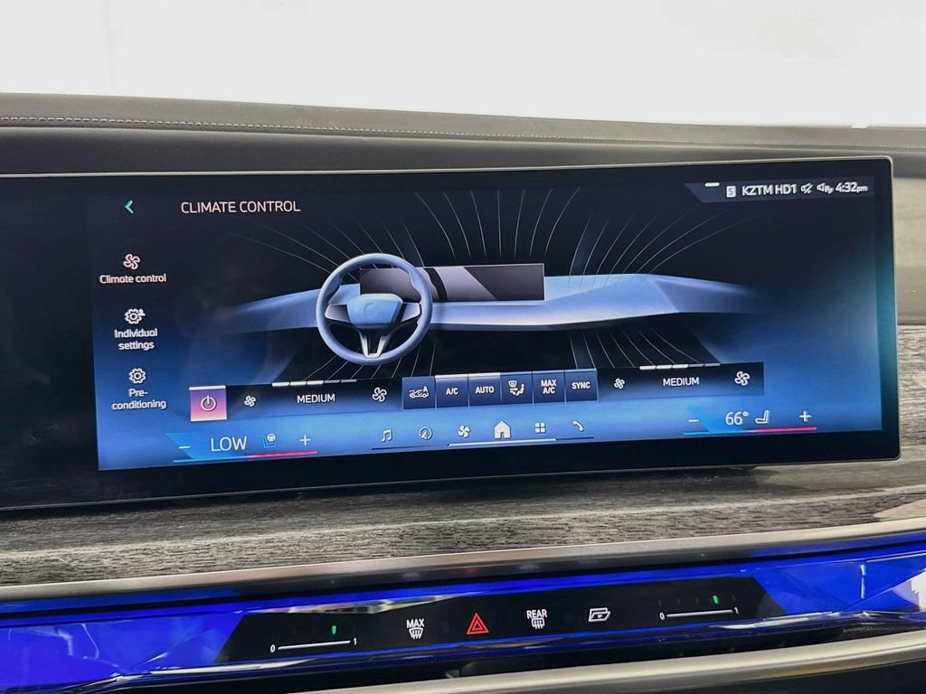 Used 2025 BMW 740i xDrive AWD/4WD image 41