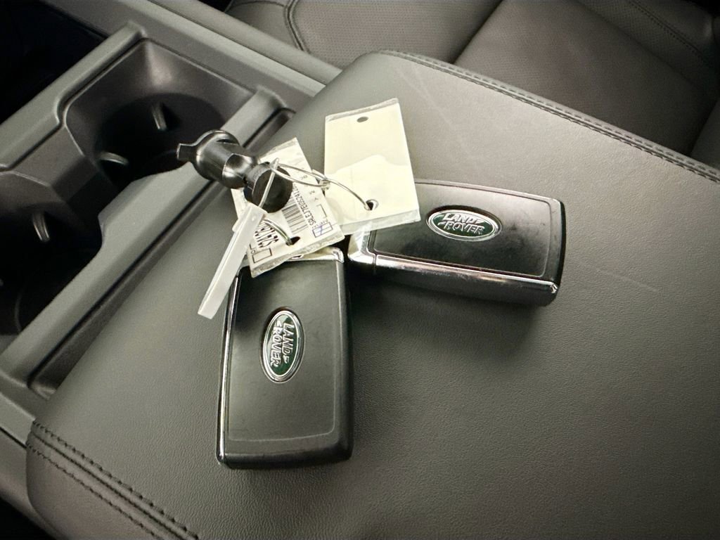 Used 2025 Land Rover Defender 110 S image 17