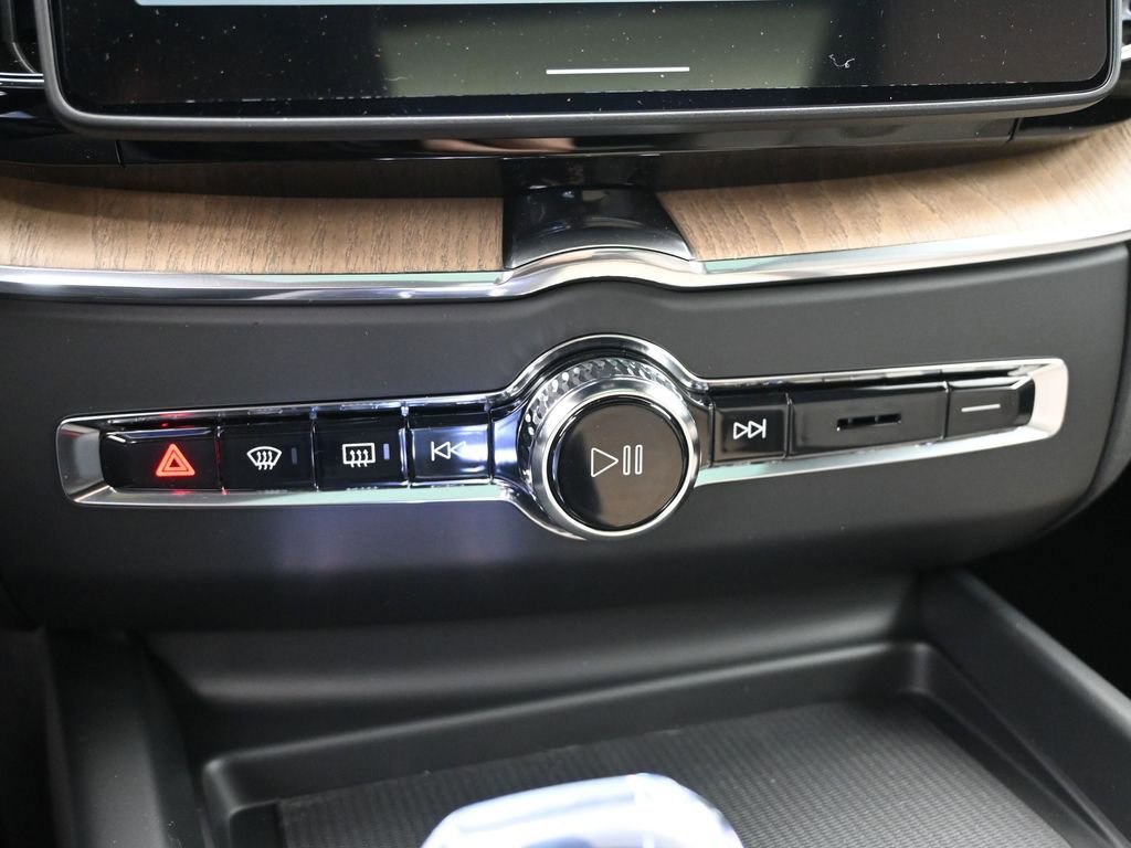 New 2026 Volvo XC60 B5 Plus w/ Climate Package image 16
