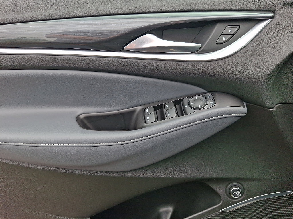 Certified 2018 Buick Enclave Essence w/ Trailering Package FWD image 13