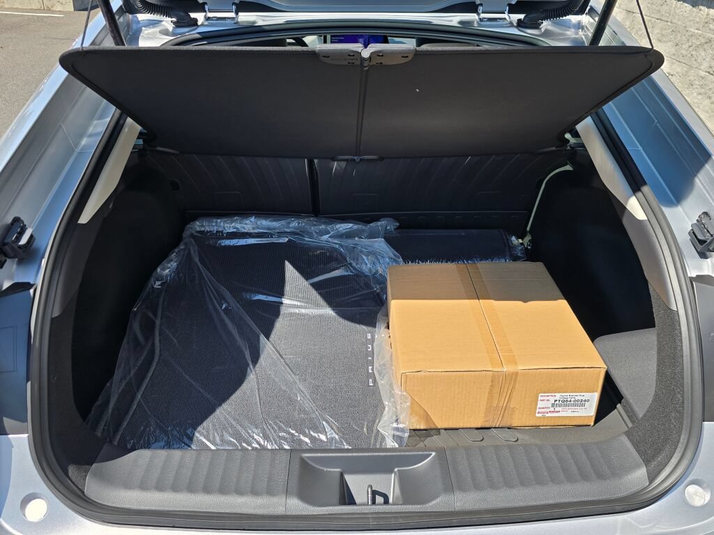 New 2027 Toyota Prius Plug-In Hybrid FWD image 7
