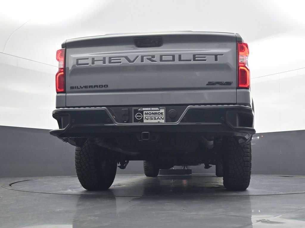 Used 2025 Chevrolet Silverado 1500 ZR2 w/ Dark Appearance Package image 29