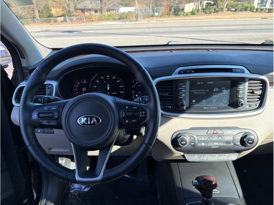 Used 2018 Kia Sorento LX image 14