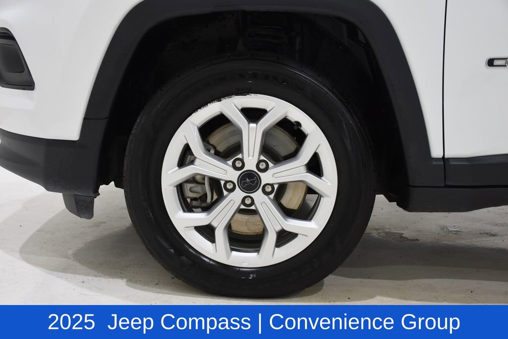 Used 2025 Jeep Compass Latitude w/ Sun & Sound Group AWD/4WD image 6