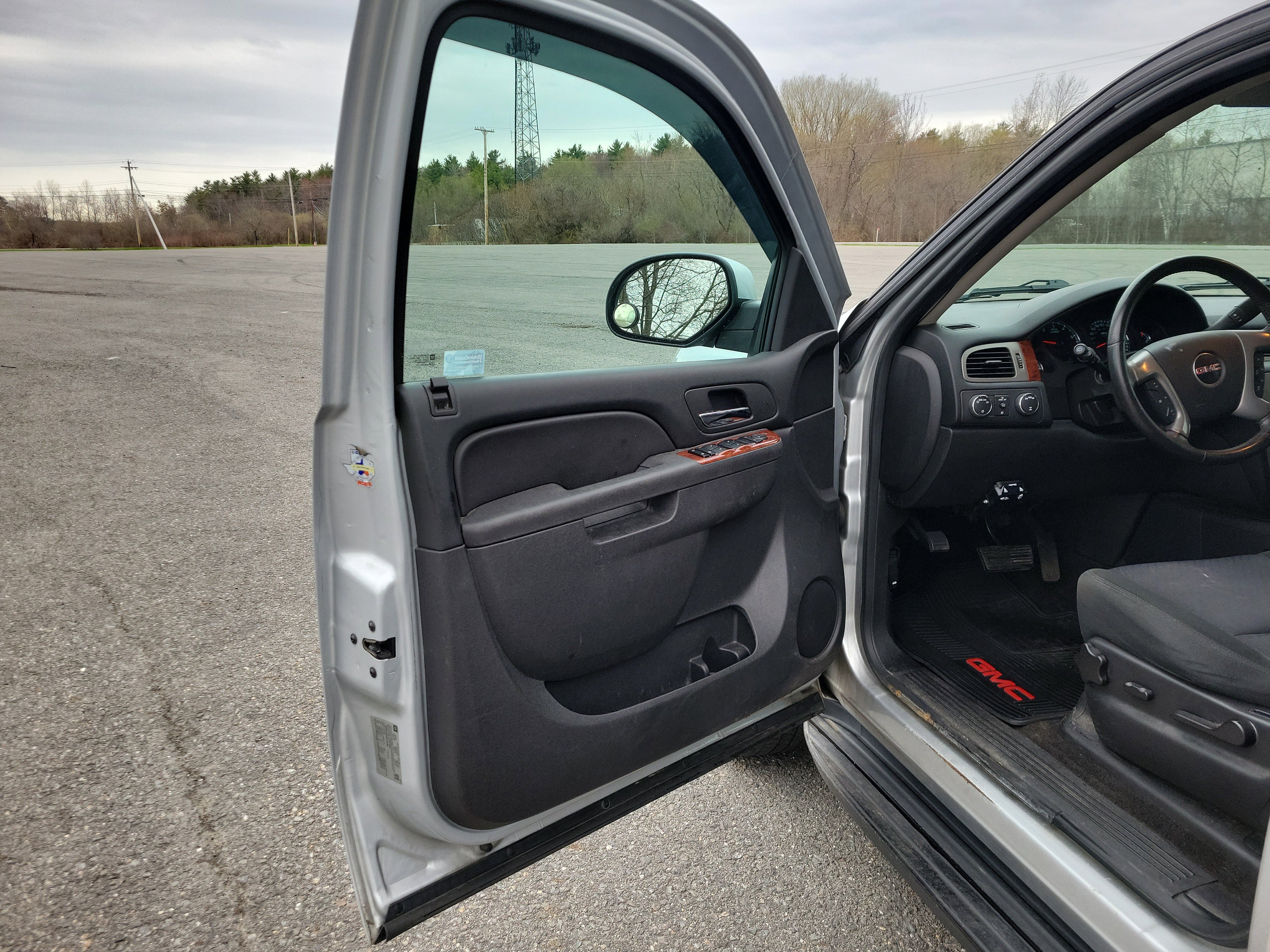 Used 2013 GMC Yukon SLE AWD/4WD image 15