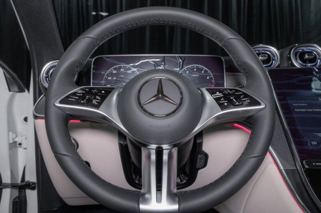 New 2025 Mercedes-Benz GLC 300 image 21