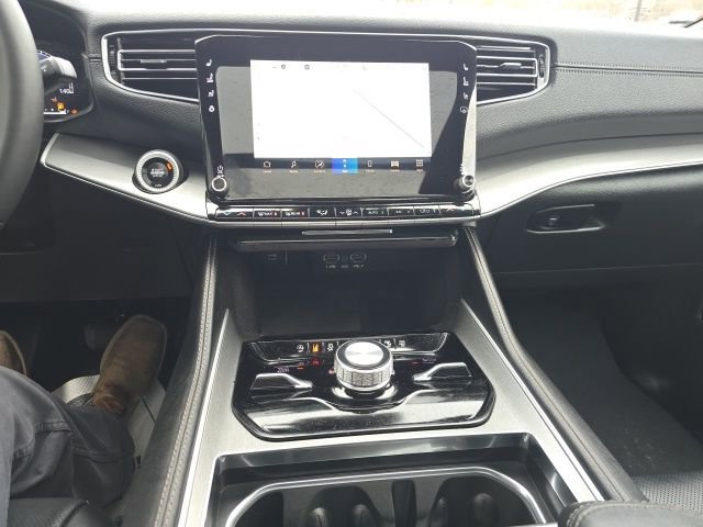 Certified 2025 Jeep Wagoneer Series II w/ Convenience Group I image 24